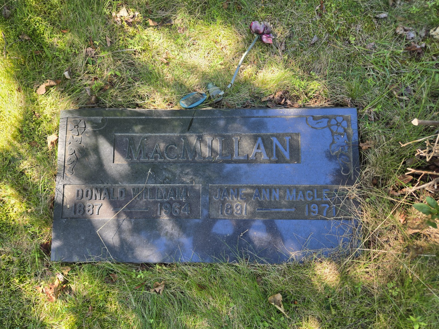 Memorial photograph: Donald William MacMillan & Jane Ann. Credit PIHS.